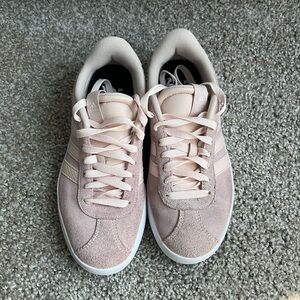 Adidas VL Court 3.0 size 6